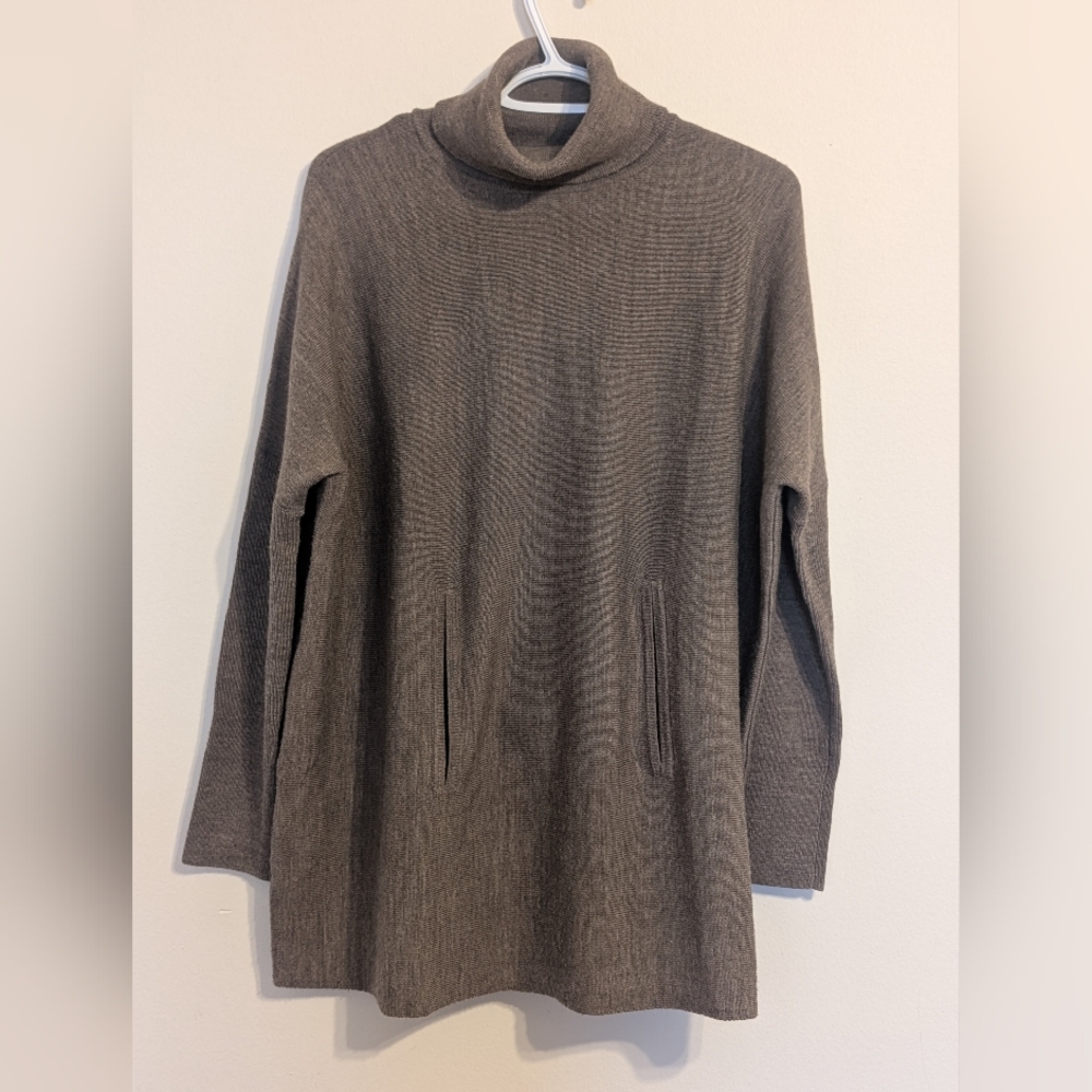 TAHARI Merino Wool Blend Turtleneck Tunic Sweater with Pockets  Oversize  Chic M